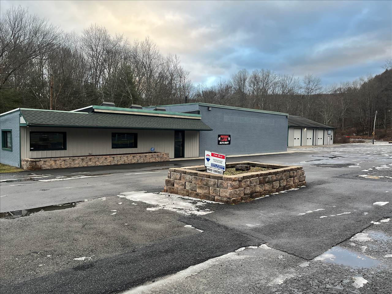 Finish Line Auto Body Pottsville auto body shop in Cumbola, PA 17930